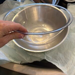 Oneida 10” silver-plated satin bowl with liner